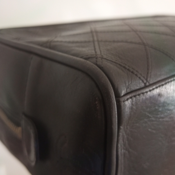 CLEAN Vintage Chanel Diamond Stitch Cosmetics Case/Toiletry Pouch/Dopp Kit Black - Picture 16 of 16